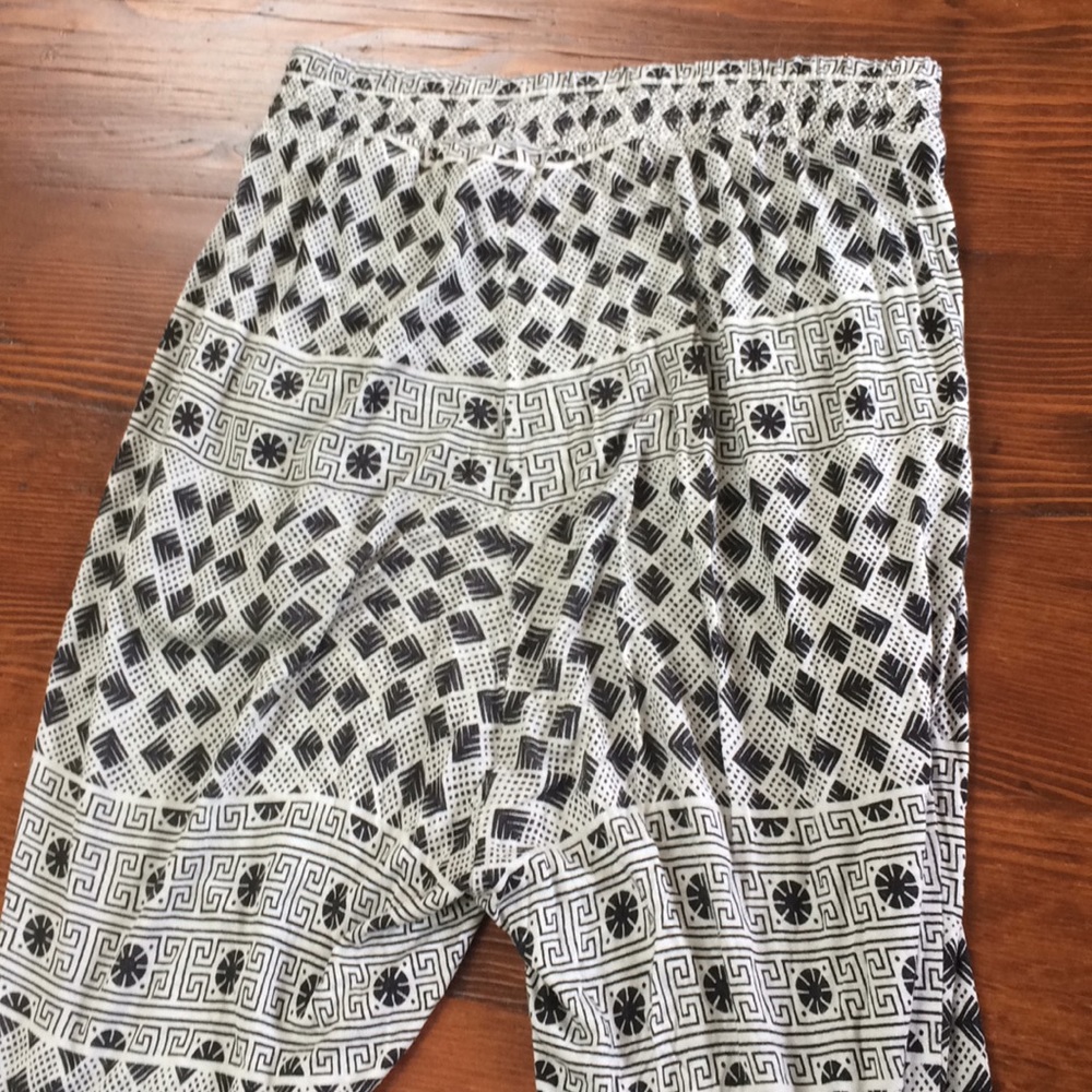 H&M Patterned Flowy Pants - Picture 2 of 2